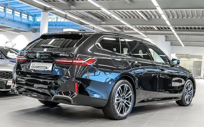 Gebraucht BMW 520 Comfort Edition 197 PS (144 kW) 2025 Schwarz Kombi