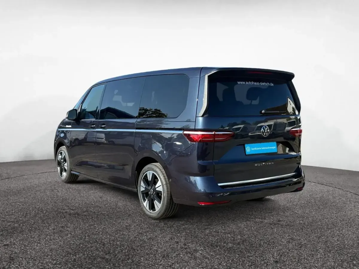 Gebraucht VW Multivan Style 150 PS (110 kW) 2025 Starlight blue metallic Van / Kleinbus