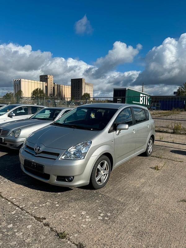 Grau Gebraucht 2006 Toyota Corolla Verso Van / Kleinbus | 3.500 € (Fairer Preis) - Bild 1/4