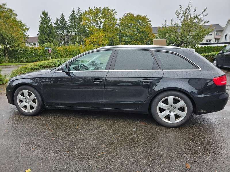 Schwarz Gebraucht 2011 Audi A4 Kombi | 6.499 € (Guter Preis) - Bild 1/4