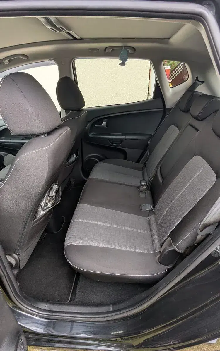 Gebraucht Kia Venga 130 PS (95 kW) 2012 Schwarz Kleinwagen
