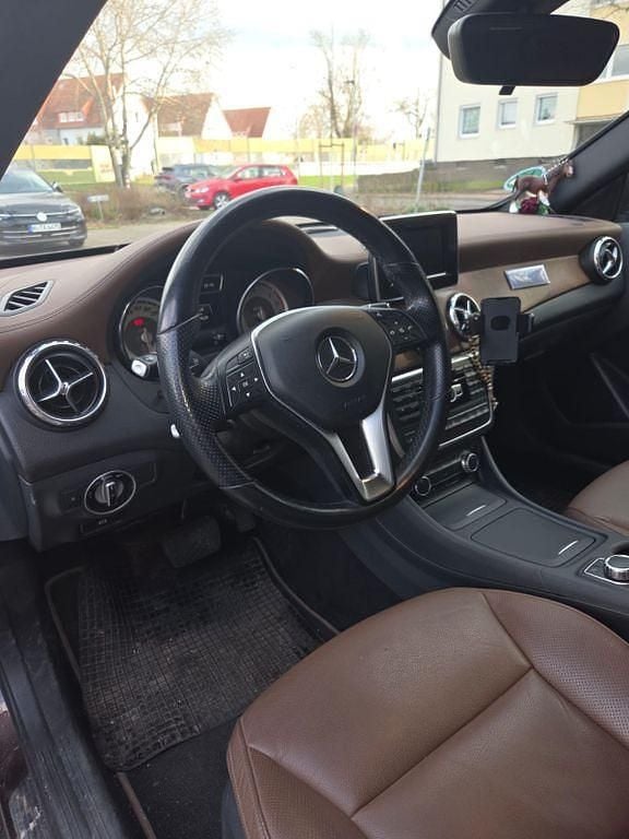 Gebraucht Mercedes GLA220 170 PS (125 kW) 2014 Braun SUV