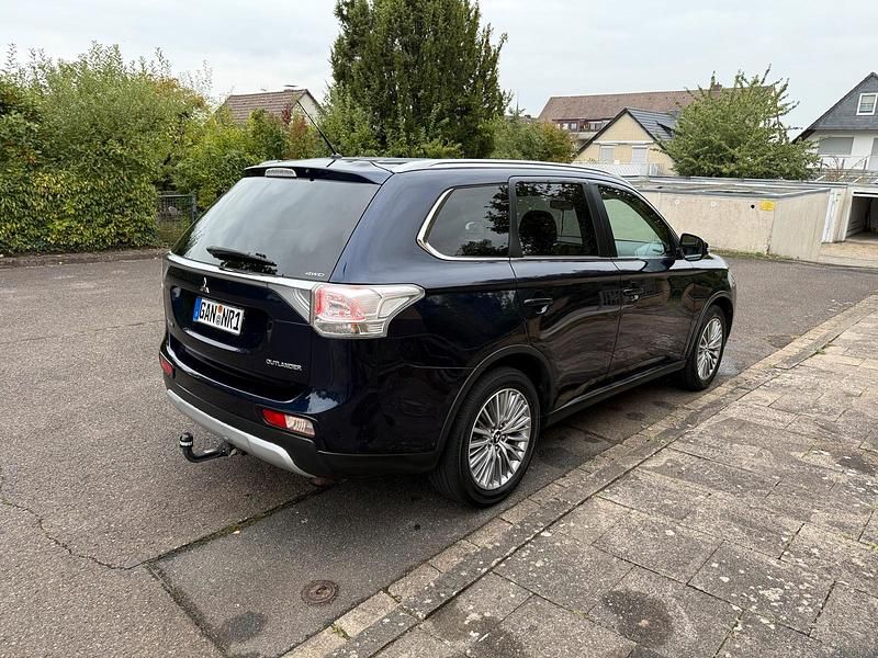 Gebraucht Mitsubishi Outlander 170 PS (125 kW) 2014 Blau SUV
