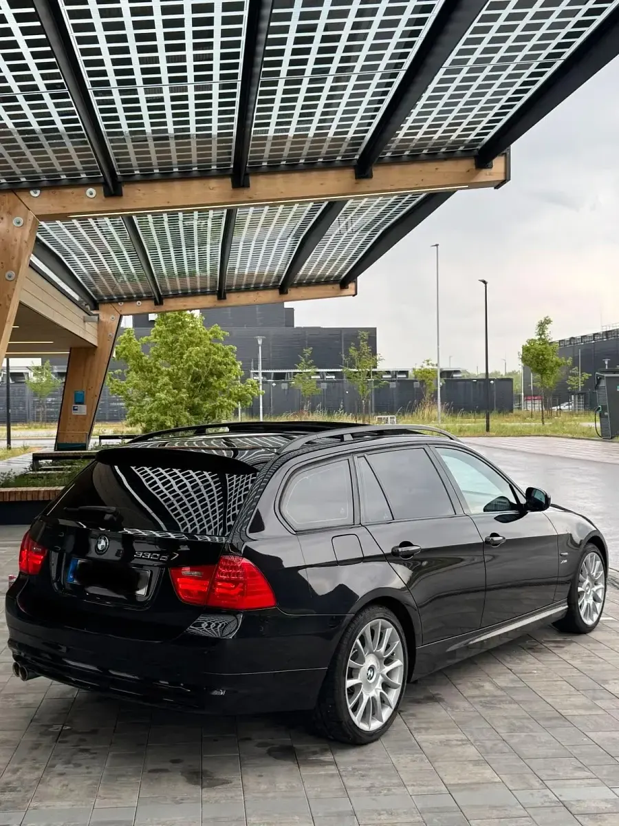 Gebraucht BMW 330 245 PS (180 kW) 2009 Schwarz Kombi