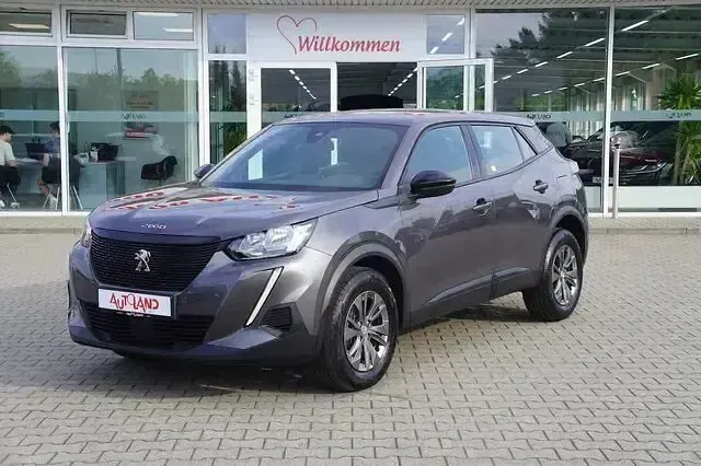 Gebraucht Peugeot 2008 Active 131 PS (96 kW) 2023 Platinum grau SUV