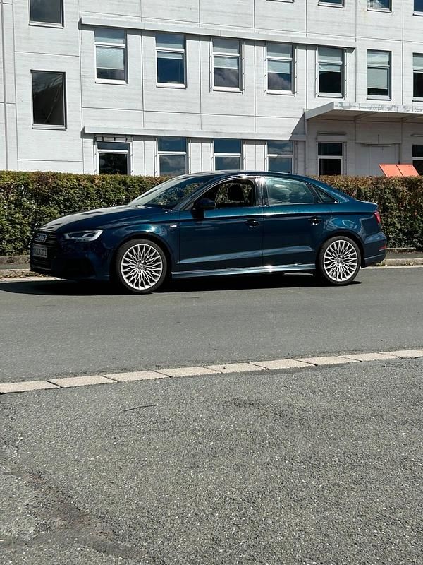 Blau Gebraucht 2019 Audi A3 S-Line Limousine | 14.999 € (Superpreis) - Bild 1/4