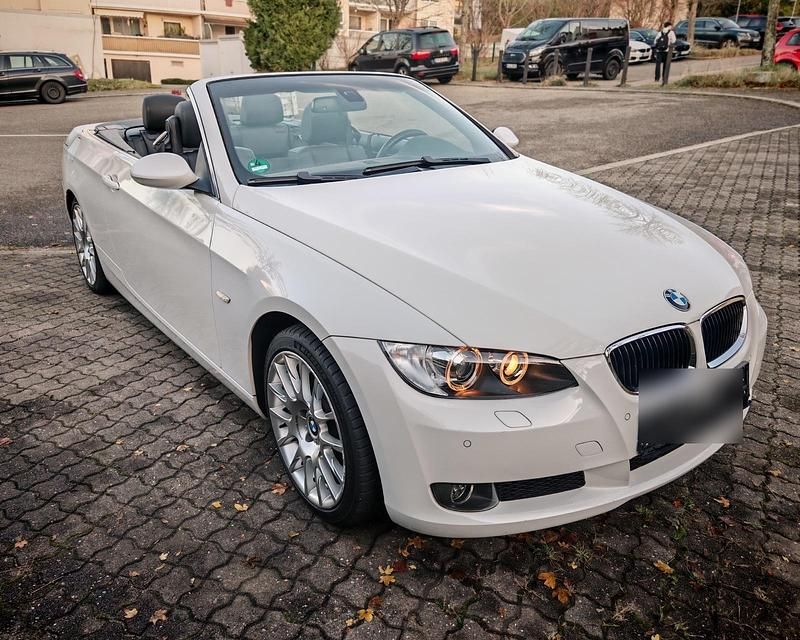 Weiß Gebraucht 2008 BMW 320 Cabriolet Comfort Edition Cabrio | 12.400 € (Fairer Preis) - Bild 1/4