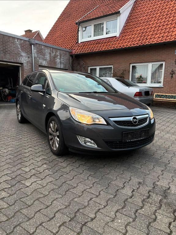 Gebraucht Opel Astra S 131 PS (96 kW) 2012 Grau Kombi