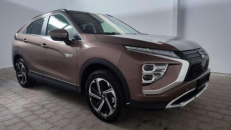 Neu Mitsubishi Eclipse Cross Plus 188 PS (138 kW) 2025 Bronzebraun SUV