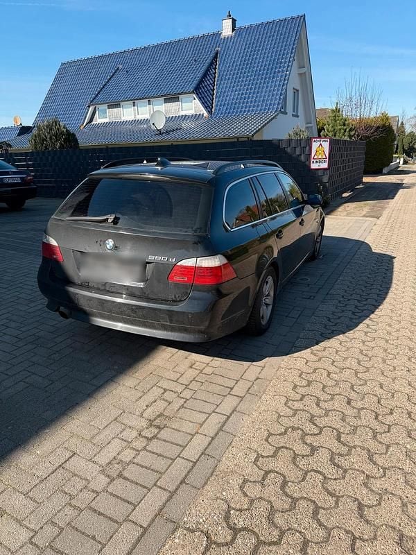 Gebraucht BMW 520 177 PS (130 kW) 2008 Schwarz Kombi