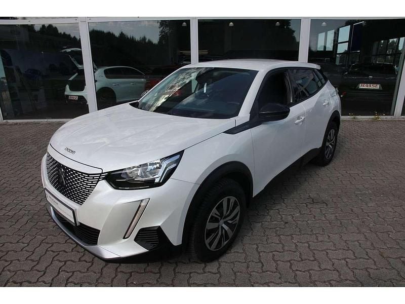 Weiß perlmutt metallic Gebraucht 2022 Peugeot e-2008 Active SUV | 19.990 € (Fairer Preis) - Bild 1/4