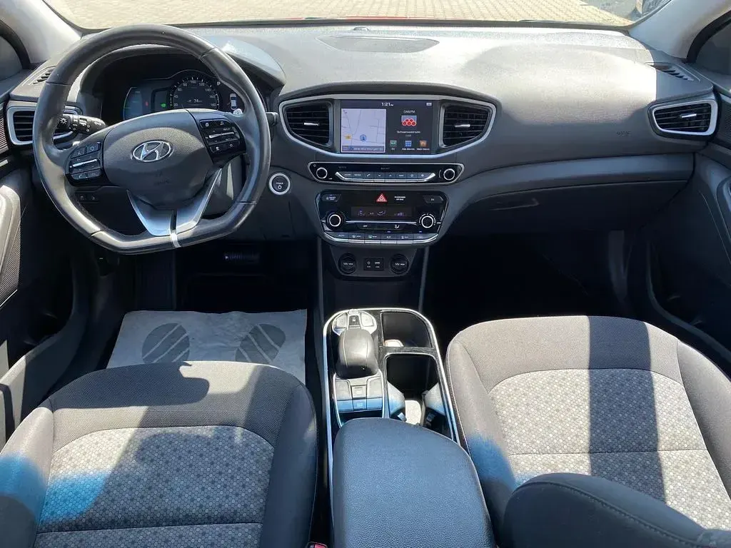 Gebraucht Hyundai Ioniq Trend 88 kW (120 PS) 2018 Phoenix orange / mic Kleinwagen