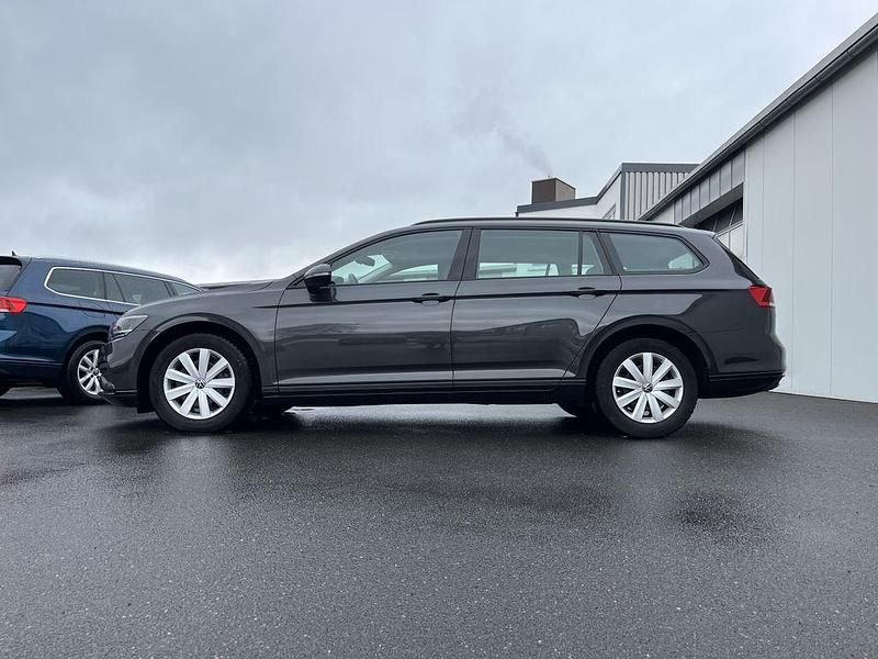 Gebraucht VW Passat Conceptline 150 PS (110 kW) 2022 Grau Kombi