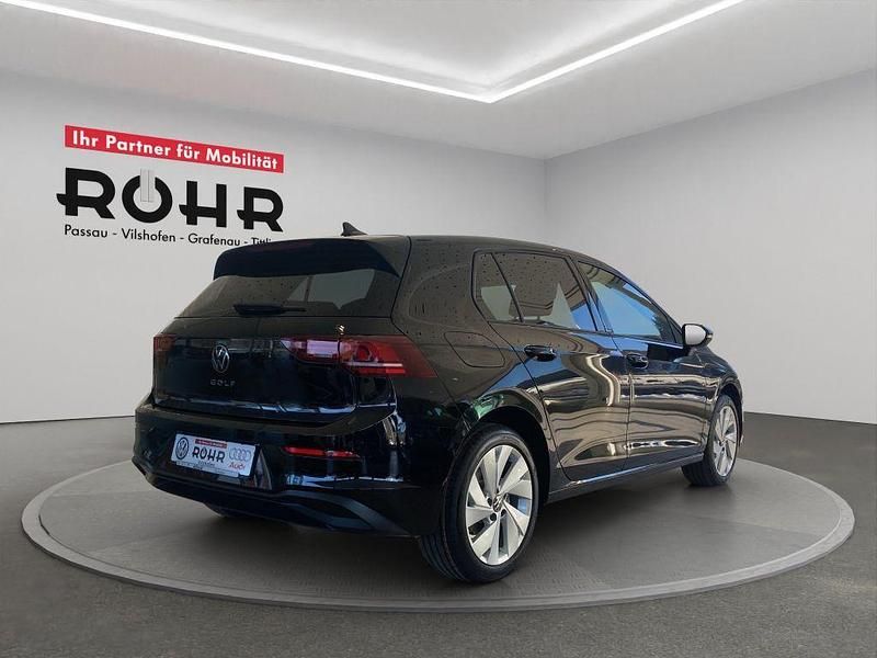 Używany VW Golf VIII 150 KM (110 kW) 2026 Czarny Sedan/Limuzyna