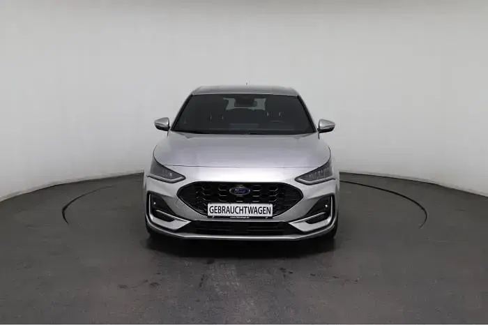 Gebraucht Ford Focus ST-Line 155 PS (114 kW) 2025 Silber, moondust silber Limousine