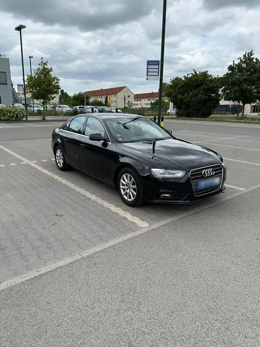 Gebraucht Audi A4 120 PS (88 kW) 2013 Schwarz Limousine