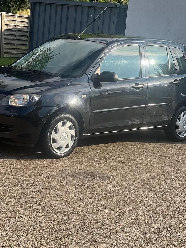 Usado Mazda 2 80 HP (58 kW) 2005 Preto Citadino