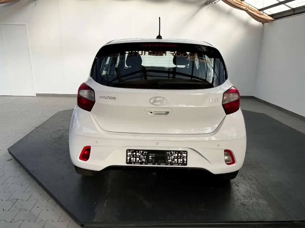 Gebraucht Hyundai i10 Select 63 PS (46 kW) 2025 Atlas white / sol Kleinwagen