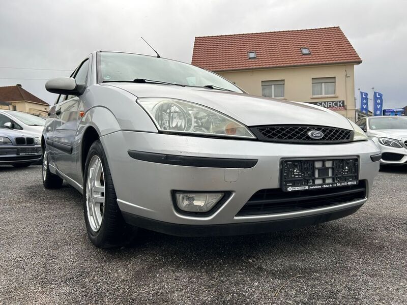 Silber Gebraucht 2002 Ford Focus Trend Kleinwagen | 1.890 € - Bild 1/4