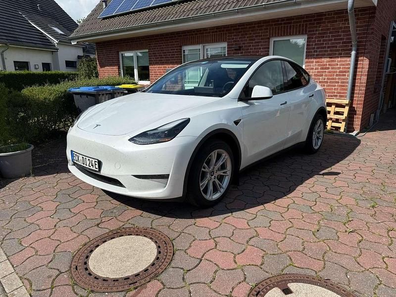 Weiß Gebraucht 2022 Tesla Model Y Long Range AWD SUV | 32.500 € (Fairer Preis) - Bild 1/4
