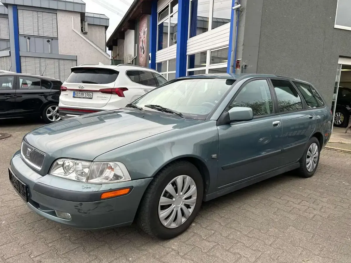 Gebraucht Volvo V40 Comfort 122 PS (89 kW) 2003 Blau Kombi