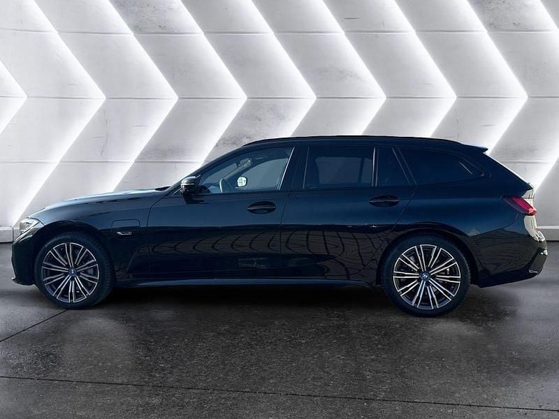 Gebraucht BMW 330e M Sport 252 PS (185 kW) 2022 Schwarz Kombi