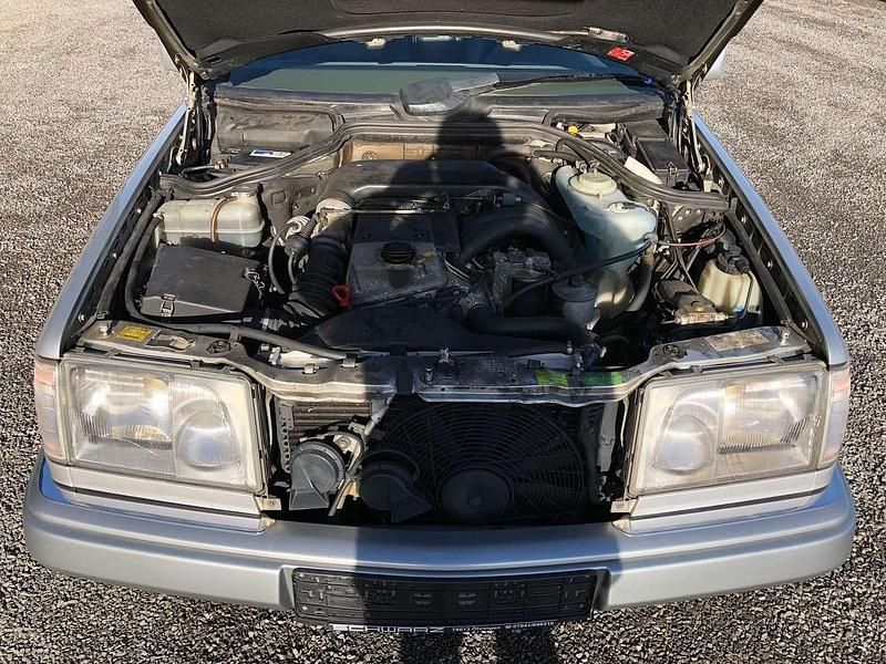 Second-hand Mercedes E250 113 CP (83 kW) 1995 Argintiu Break