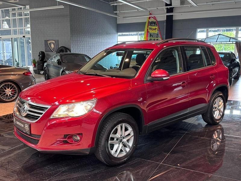 Rot Gebraucht 2009 VW Tiguan Trendline SUV | 5.995 € (Etwas zu teuer) - Bild 1/4