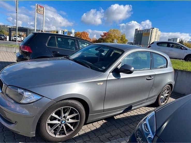 Używany BMW 116 122 KM (89 kW) 2011 Szary Hatchback
