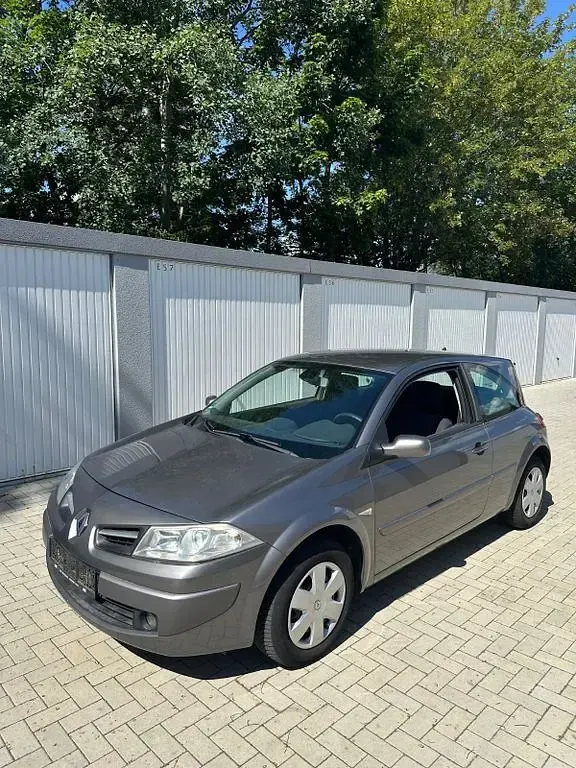 Gebraucht Renault Mégane Dynamique 110 PS (80 kW) 2008 Grau Coupé
