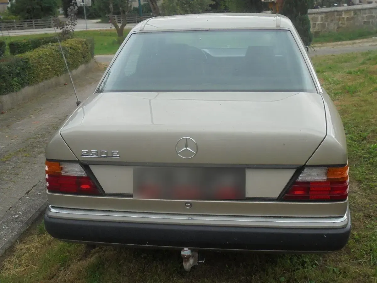 Gebraucht Mercedes 230 132 PS (97 kW) 1990 Beige Limousine