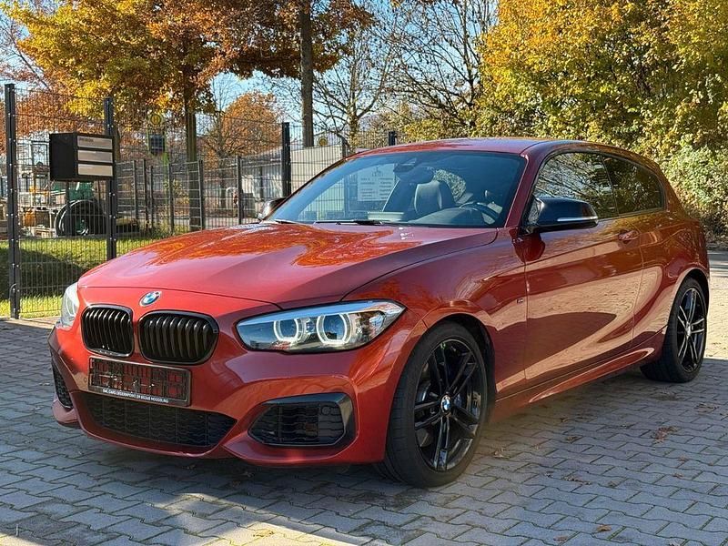 Orange Gebraucht 2018 BMW M140 M Sport Kleinwagen | 28.999 € (Fairer Preis) - Bild 1/4