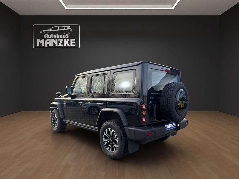 Neu BAW 212 166 PS (122 kW) 2026 Schwarz SUV