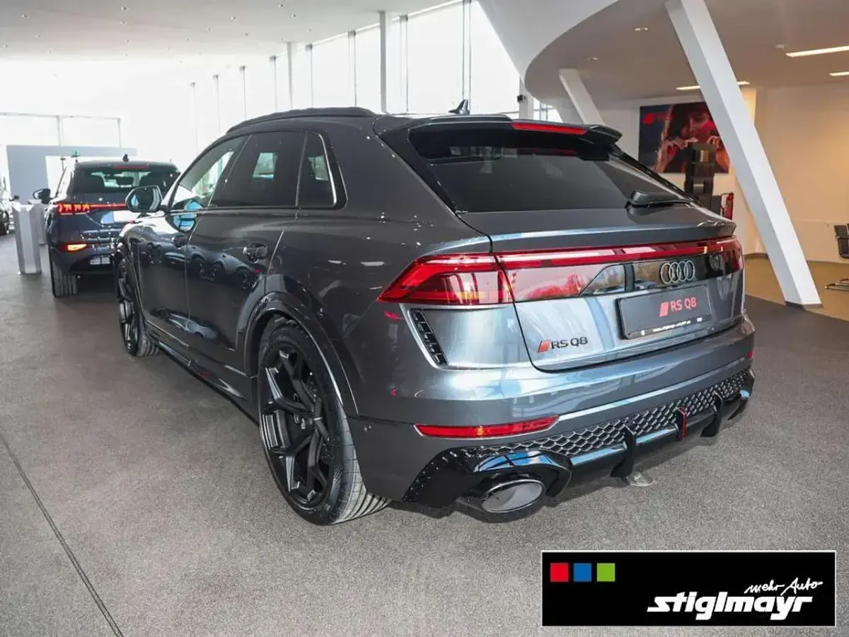 Neu Audi RS Q8 Performance 640 PS (470 kW) 2026 Daytonagrau perleffekt SUV