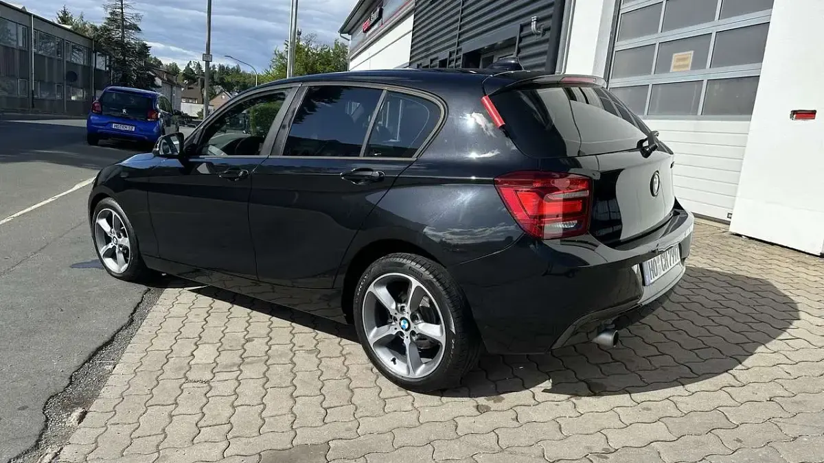 Gebraucht BMW 118 Sport Line 143 PS (105 kW) 2014 Schwarz Kleinwagen