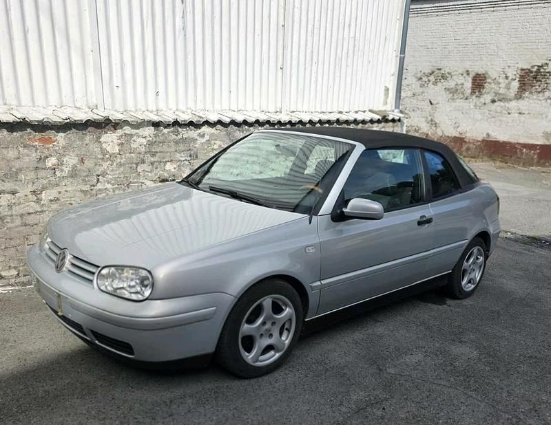 Silber Gebraucht 2002 VW Golf Cabriolet Karmann Cabrio | 2.999 € - Bild 1/4