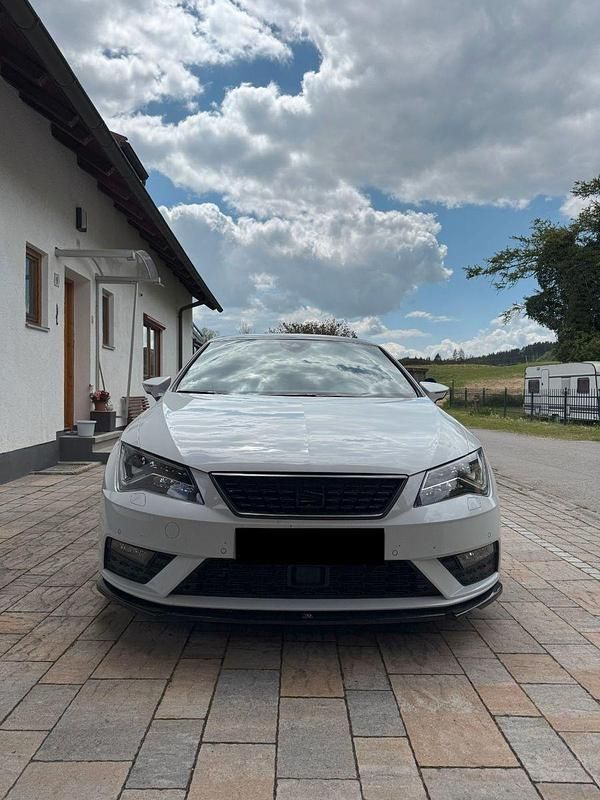 Second-hand Seat Leon FR 179 CP (131 kW) 2018 Alb Berlinǎ