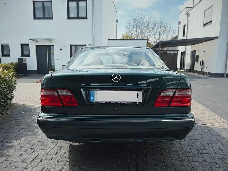 Second-hand Mercedes E200 Elegance 163 CP (119 kW) 2001 Verde Berlinǎ