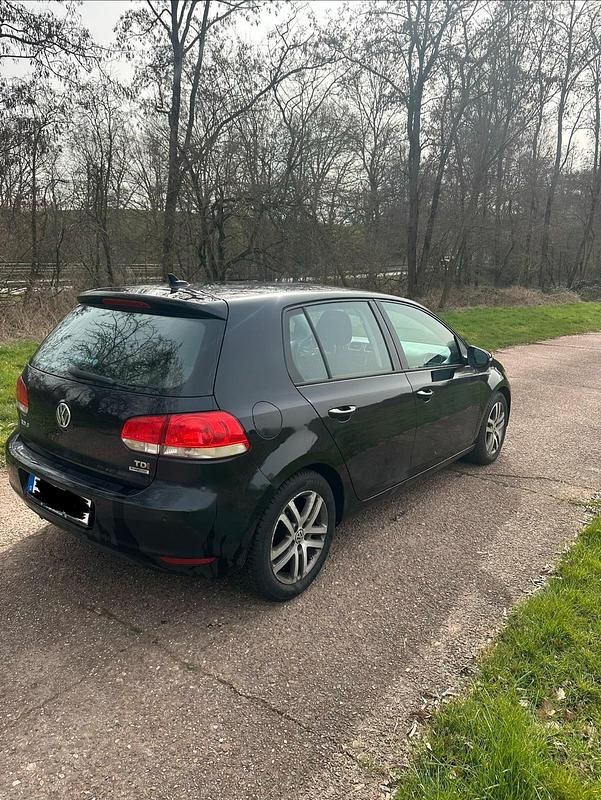 Gebraucht VW Golf VI 105 PS (77 kW) 2011 Schwarz Kleinwagen