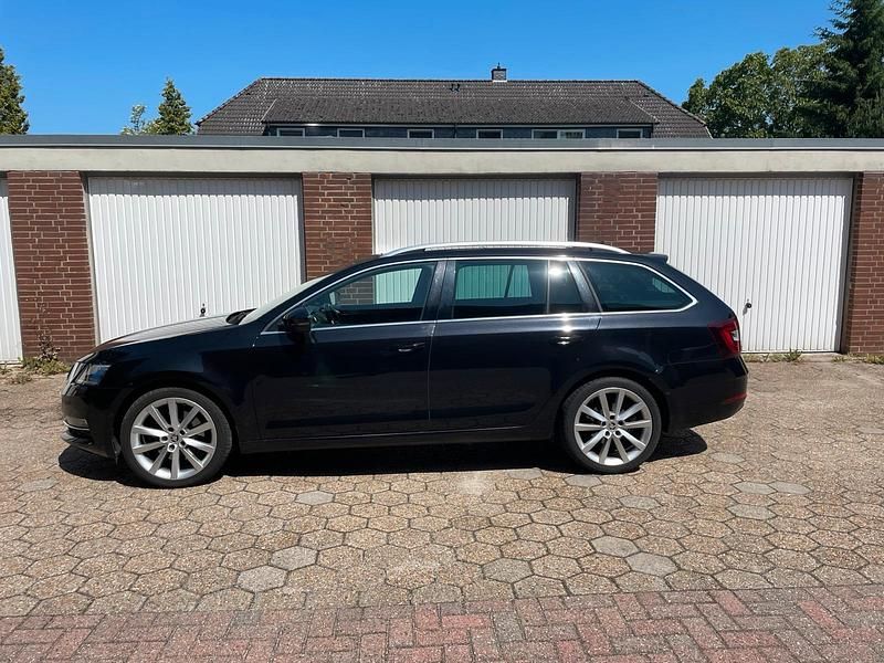 Schwarz Gebraucht 2018 Skoda Octavia Kombi | 17.200 € (Etwas zu teuer) - Bild 1/4
