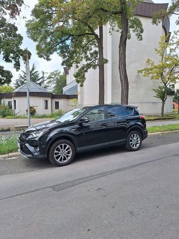 Schwarz Gebraucht 2018 Toyota RAV4 Team SUV | 18.900 € (Fairer Preis) - Bild 1/4