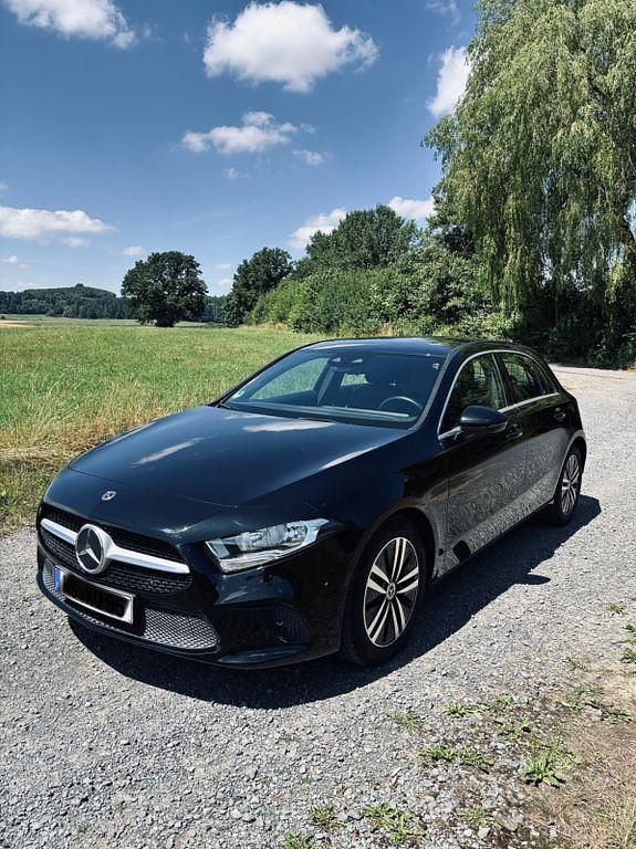 Schwarz Gebraucht 2021 Mercedes A180 Progressive Limousine | 19.899 € (Guter Preis) - Bild 1/4