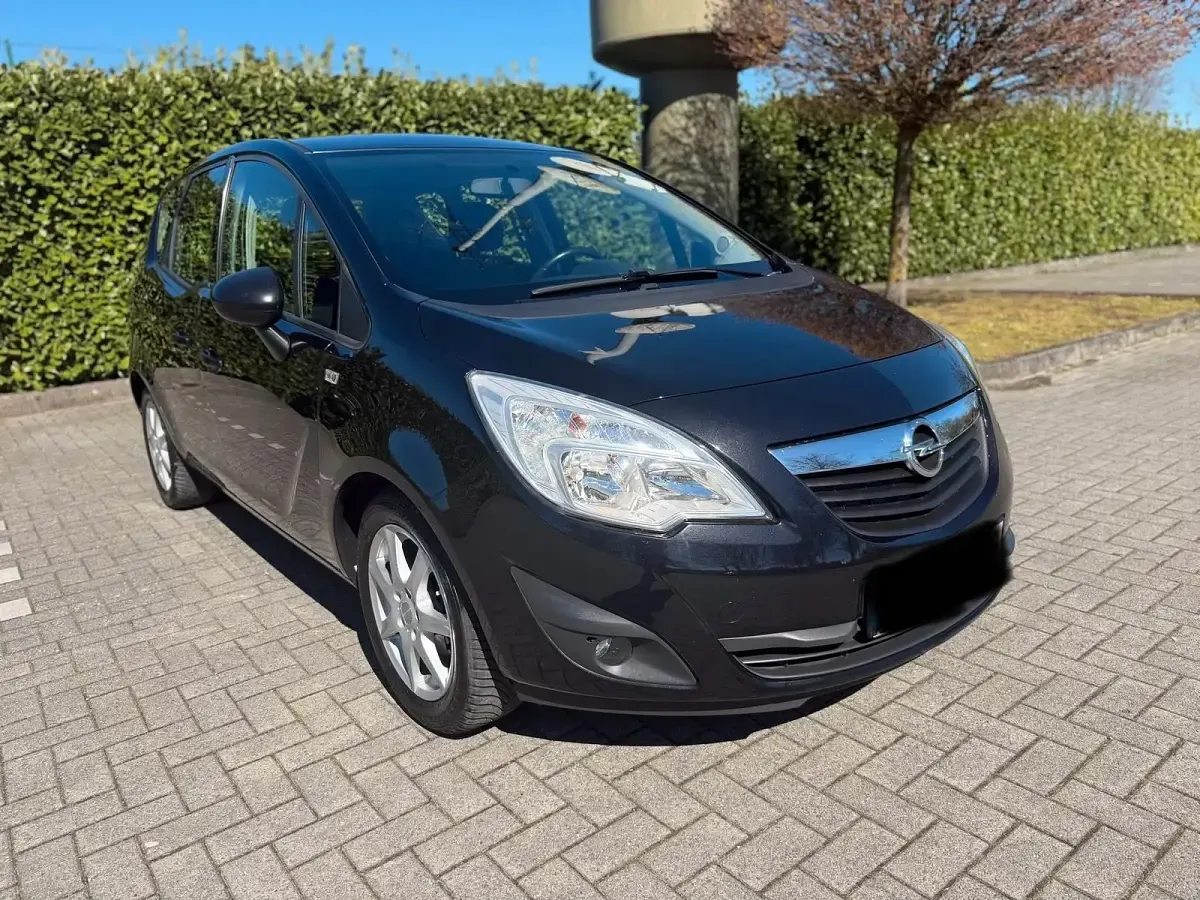 Gebraucht Opel Meriva 101 PS (74 kW) 2011 Schwarz Van / Kleinbus