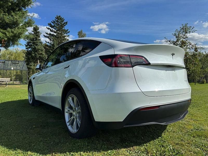 Weiß Gebraucht 2023 Tesla Model Y SUV | 37.500 € (Fairer Preis) - Bild 1/4