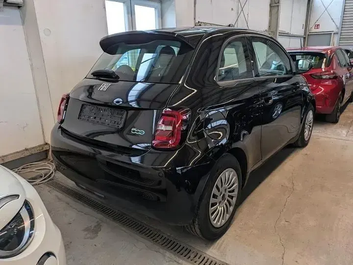 Gebraucht Fiat 500e Action 69 kW (95 PS) 2022 Schwarz Kleinwagen