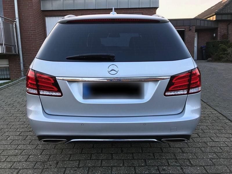 Gebraucht Mercedes E220 Avantgarde 170 PS (125 kW) 2014 Silber Kombi