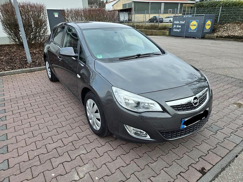 Gebraucht Opel Astra Innovation 116 PS (85 kW) 2011 Grau Kleinwagen