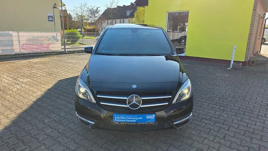 Gebraucht Mercedes B180 122 PS (89 kW) 2012 Schwarz Van / Kleinbus
