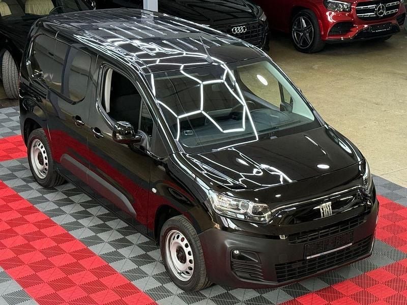 Nero Gebraucht 2024 Fiat Doblò Van / Kleinbus | 20.895 € (Guter Preis) - Bild 1/4