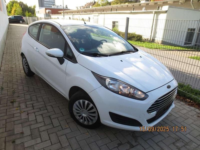 Weiß Gebraucht 2013 Ford Fiesta Trend Kleinwagen | 5.000 € (Fairer Preis) - Bild 1/4